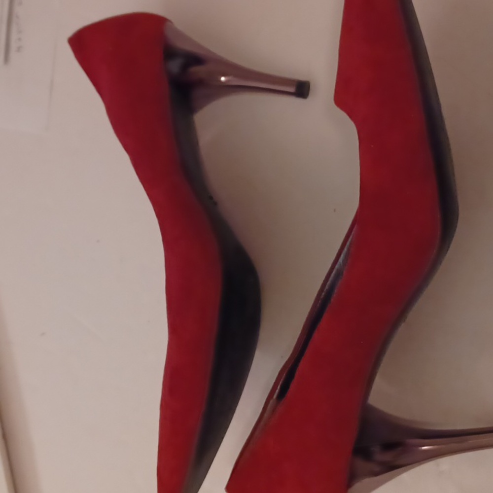 Kenneth Cole New York silver edition size 10 burgundy pointed toe stiletto